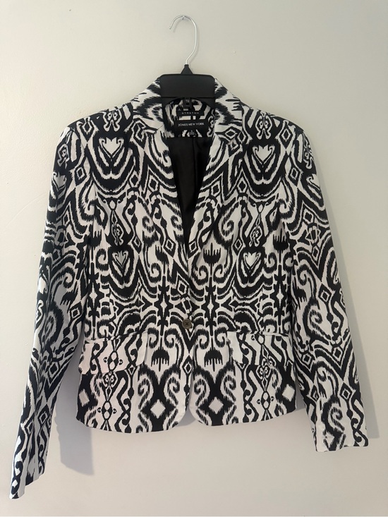 Jones New York Jackets & Blazers - Jones New York Stretch Black and White Ikat-Style Abstract Blazer size 6